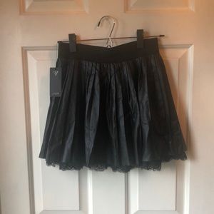 Guess skirt.
